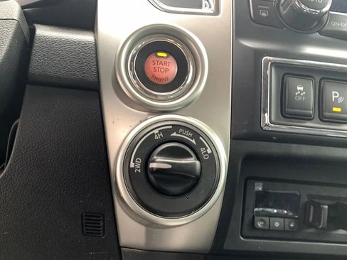 Used 2019 Nissan Titan SV w/ SV Convenience Package image 23