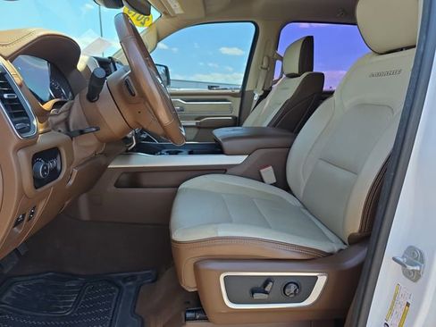 Used 2019 RAM 1500 Laramie AWD/4WD image 10