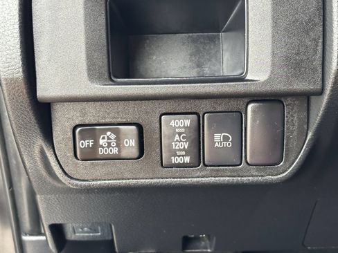 Used 2018 Toyota Tacoma TRD Off-Road AWD/4WD image 33