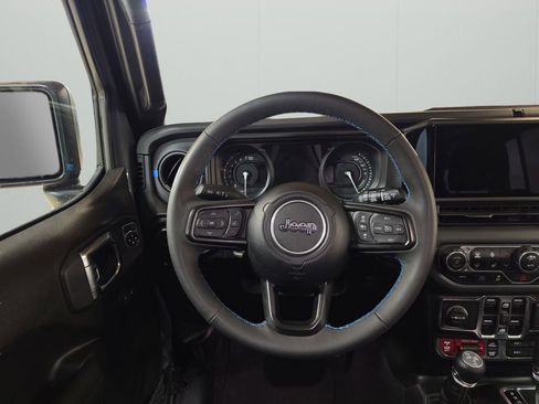 Certified 2025 Jeep Wrangler Unlimited Rubicon 4xe w/ Convenience Group AWD/4WD image 17