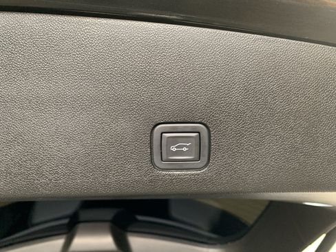 Used 2022 Cadillac XT6 Premium Luxury FWD image 37