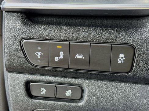 Used 2022 Kia Niro EX image 17