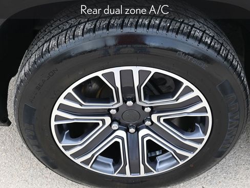 Used 2024 Jeep Wagoneer Series II w/ Flexible Seating Group image 8