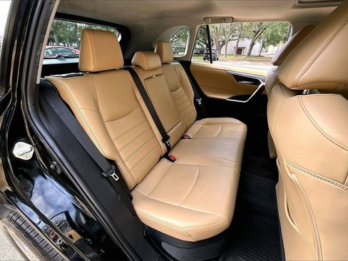 Used 2021 Toyota RAV4 XLE Premium image 22