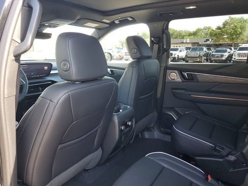 New 2026 Buick Enclave Avenir w/ Super Cruise Package FWD image 10
