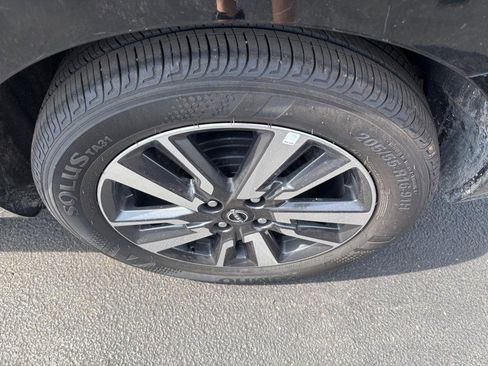 Used 2025 Nissan Versa SV FWD image 7