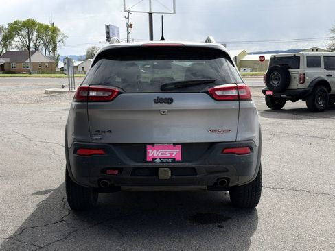 Used 2016 Jeep Cherokee Trailhawk w/ Comfort/Convenience Group AWD/4WD image 4