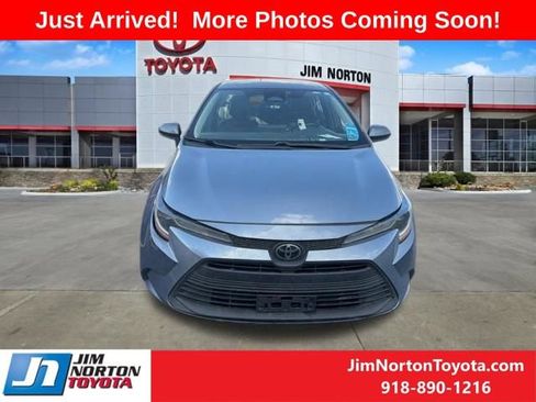 Used 2023 Toyota Corolla LE FWD image 2