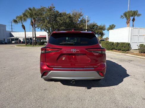 Used 2021 Toyota Highlander Platinum image 4