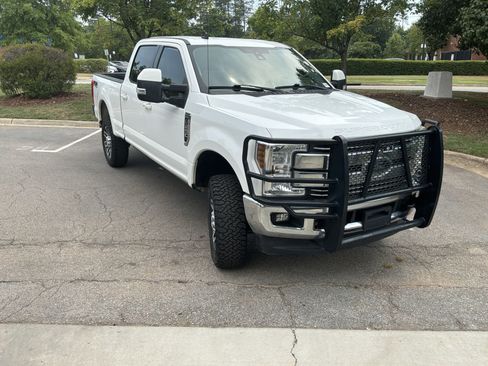 Used 2019 Ford F250 Lariat w/ Lariat Ultimate Package AWD/4WD image 2