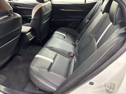 Used 2025 Toyota Camry SE FWD image 35