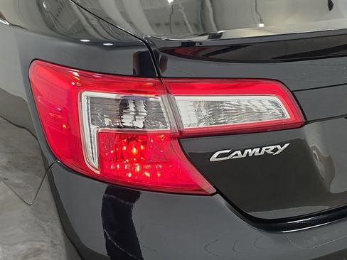 Used 2012 Toyota Camry SE w/ Leather Pkg FWD image 32