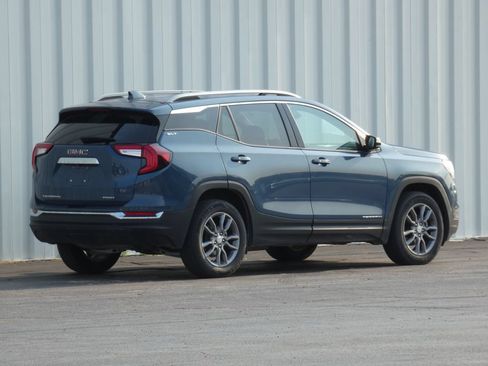Used 2024 GMC Terrain SLT AWD/4WD image 3