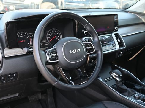 Used 2023 Kia Sorento EX w/ Panoramic Sunroof Package FWD image 17