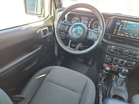 Used 2024 Jeep Wrangler Willys image 9