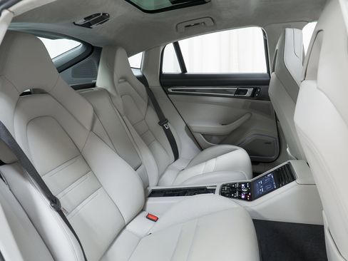 Certified 2022 Porsche Panamera Turbo S AWD/4WD image 33