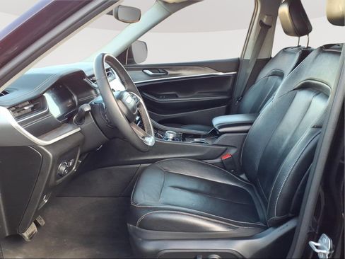 Used 2023 Jeep Grand Cherokee Limited image 8