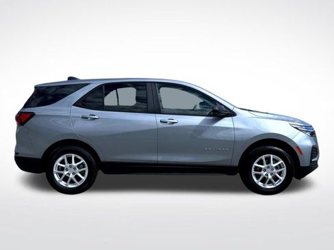 Certified 2024 Chevrolet Equinox LS w/ LS Convenience Package AWD/4WD image 5