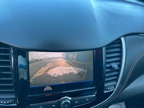 Used 2022 Chevrolet Trax LT w/ LT Convenience Package image 13