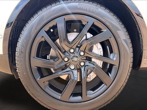 Used 2025 Land Rover Discovery Dynamic SE AWD/4WD image 8