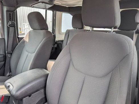 Used 2016 Jeep Wrangler Unlimited Sport w/ Mopar Chrome Edition Group AWD/4WD image 9