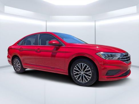 Used 2019 Volkswagen Jetta SE w/ Cold Weather Package FWD image 1