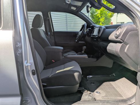 Used 2022 Toyota Tacoma TRD Sport w/ Technology Package AWD/4WD image 27