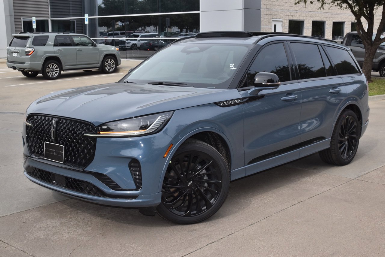 New 2027 Lincoln Aviator Reserve w/ Jet Appearance Package RWD image 12
