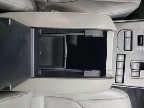 Used 2021 Toyota Highlander XLE image 29