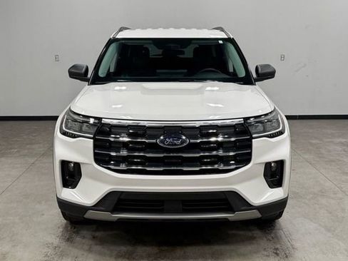 Used 2025 Ford Explorer Active w/ Active Comfort Package AWD/4WD image 4