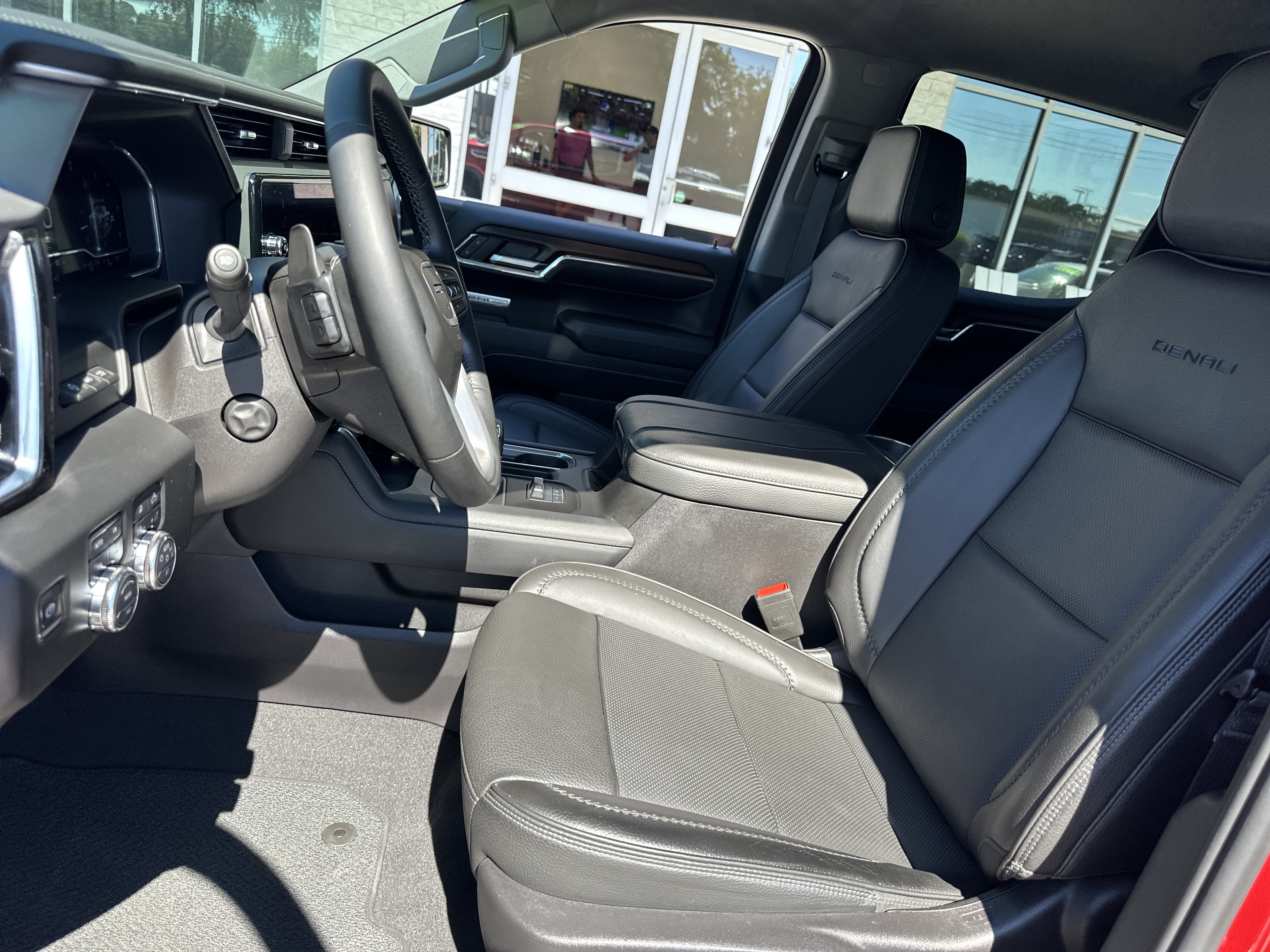 Used 2024 GMC Sierra 1500 Denali w/ Technology Package AWD/4WD image 11