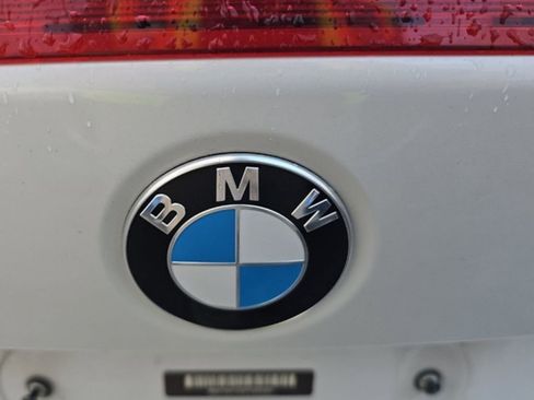 Used 2015 BMW M235i Convertible image 11