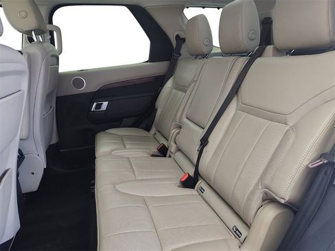 Used 2017 Land Rover Discovery HSE image 23