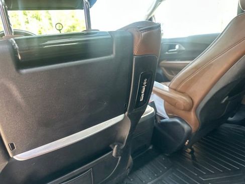 Used 2017 Chrysler Pacifica Limited FWD image 21