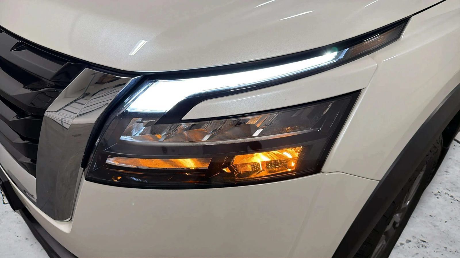 Used 2023 Nissan Pathfinder SV AWD/4WD image 9