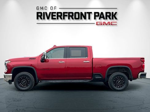 Used 2024 Chevrolet Silverado 2500 LTZ w/ LTZ Premium Package image 6