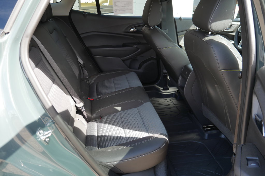 Used 2025 Chevrolet Trax LT w/ Driver Confidence Package FWD image 11
