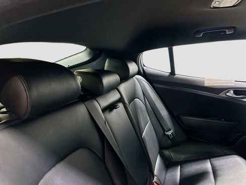 Used 2018 Kia Stinger GT1 image 30