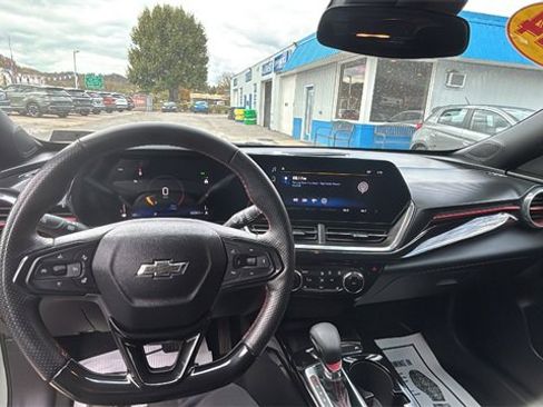 Certified 2024 Chevrolet Trax RS w/ Sunroof Package image 13