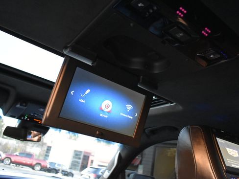 Used 2018 Cadillac Escalade Platinum image 45