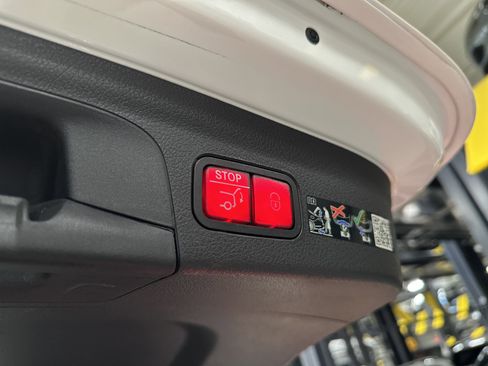 Certified 2025 Mercedes-Benz GLE 450 GLE 450 image 17