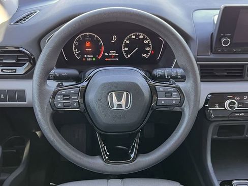 Used 2023 Honda Pilot LX image 13