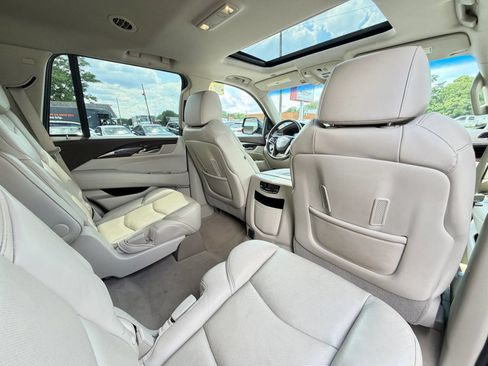 Used 2017 Cadillac Escalade Luxury AWD/4WD image 58