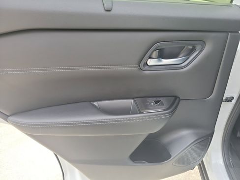 Used 2024 Nissan Rogue SL w/ SL Premium Package AWD/4WD image 12
