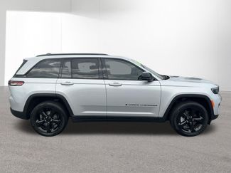 Used 2024 Jeep Grand Cherokee Altitude AWD/4WD video 2
