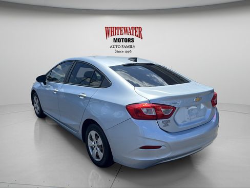 Used 2017 Chevrolet Cruze LS FWD image 7