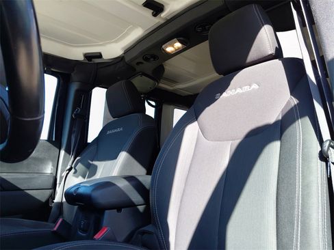 Used 2018 Jeep Wrangler Unlimited Sahara image 9