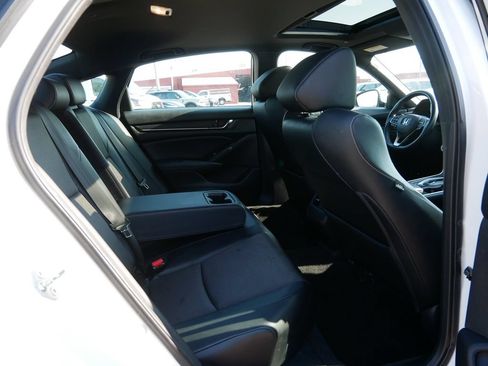 Used 2018 Honda Accord Sport image 9