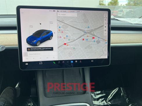 Used 2021 Tesla Model Y Long Range AWD/4WD image 39