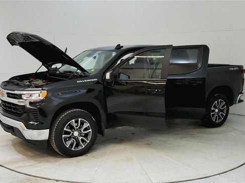 Used 2022 Chevrolet Silverado 1500 LT AWD/4WD image 10